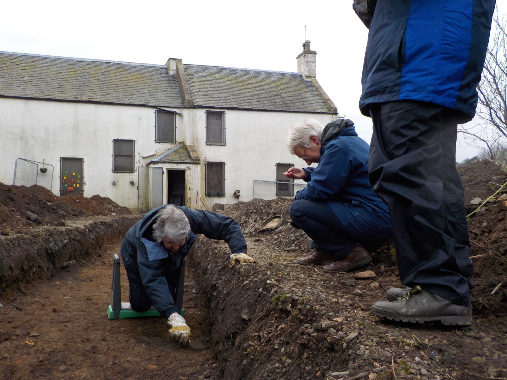 Volunteers from the GLHP (Margaret Collingwood, Jill Strobridge and Alison MacDonald) getting to grips with archaeological techniques (Rubicon Heritage)